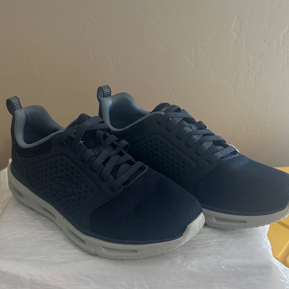 Skechers Men's Dark Blue and Light Gray Sneakers. Glide -Lite, classic fit.